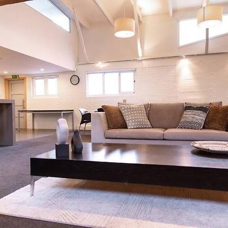 True New York Style Newmarket Loft Apartment Окленд Экстерьер фото