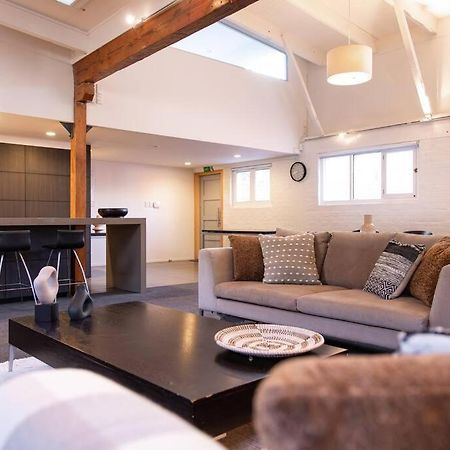 True New York Style Newmarket Loft Apartment Окленд Экстерьер фото