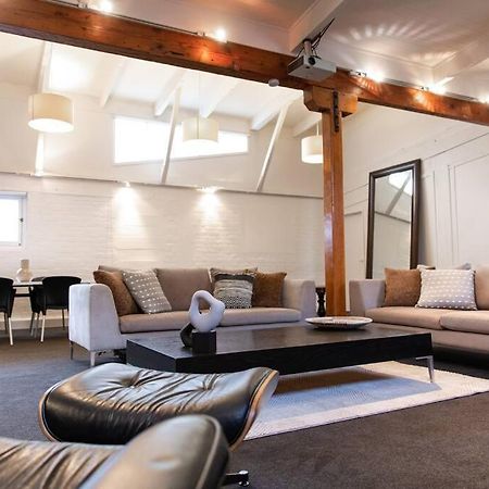 True New York Style Newmarket Loft Apartment Окленд Экстерьер фото